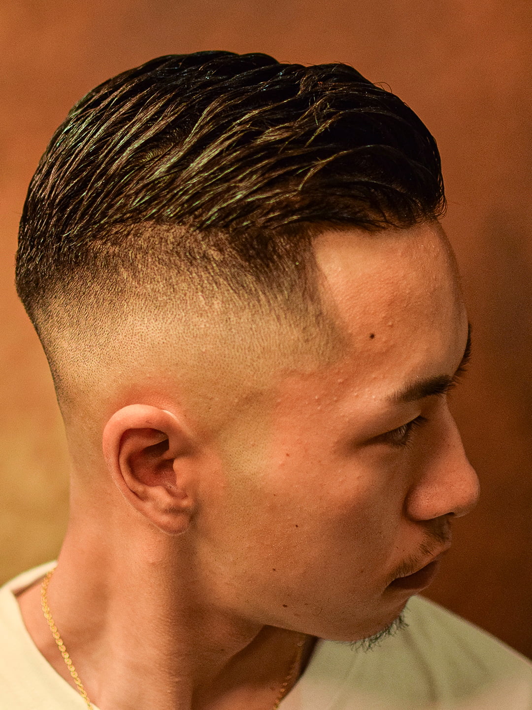 張り出す骨格をFADEでカバー