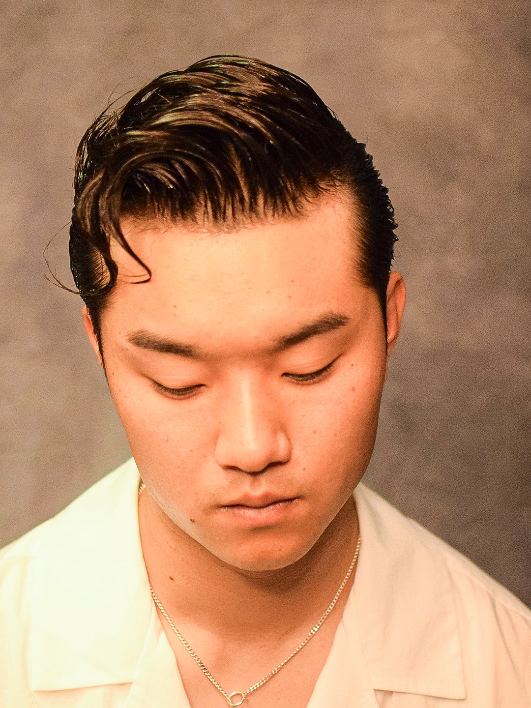 ウェーブはゆるやかに見えて、実は意外と強いくせ毛